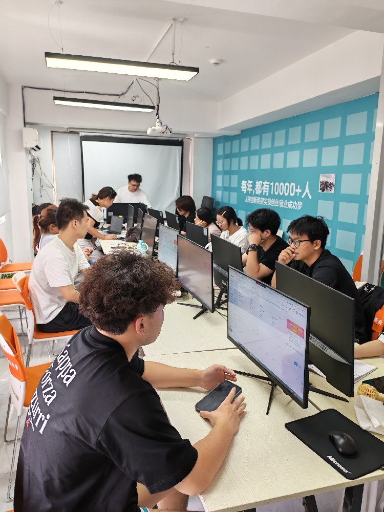电商培训机构哪家专业？2026短视频剪辑+AI美工设计刚需爆发，义乌指创新希望电商视觉课程怎么学